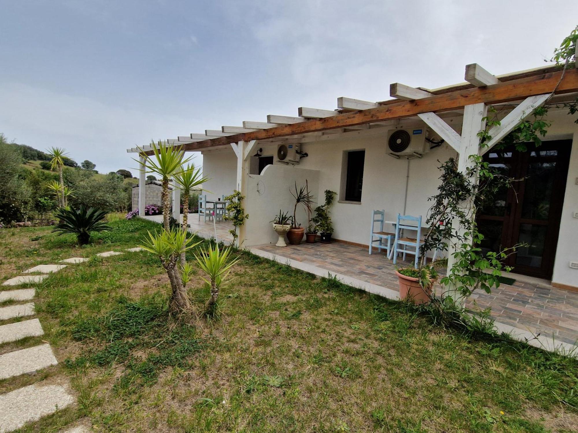 Hotel La fragola in Campagna San Pantaleo Esterno foto