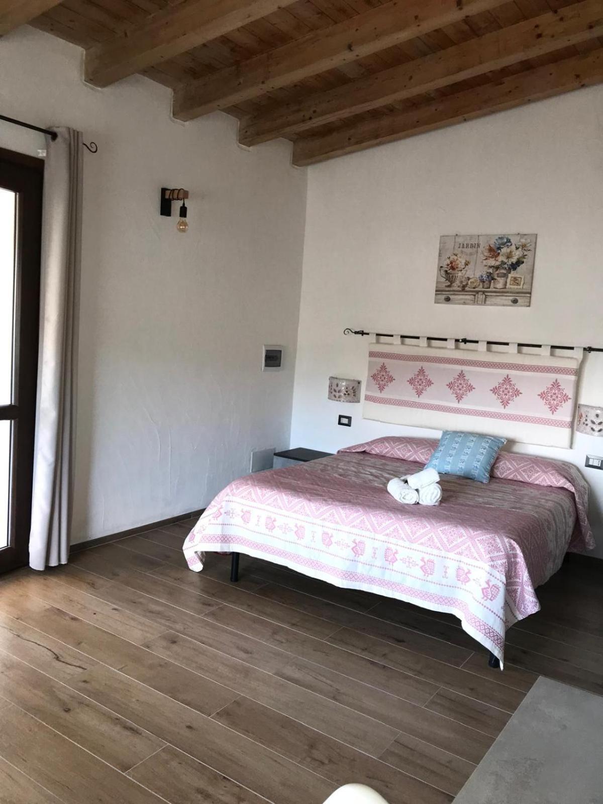 Hotel La fragola in Campagna San Pantaleo Esterno foto