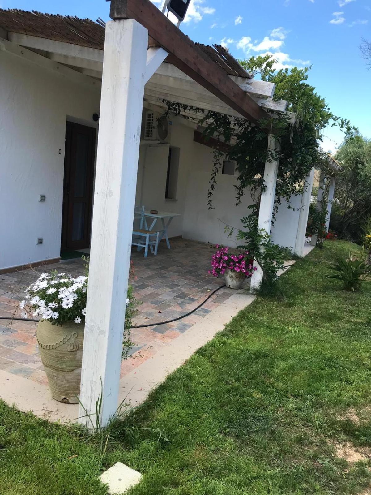 Hotel La fragola in Campagna San Pantaleo Esterno foto