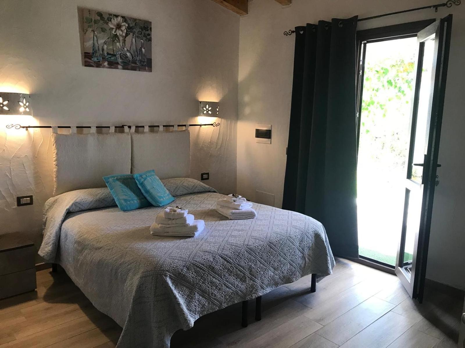 Hotel La fragola in Campagna San Pantaleo Esterno foto