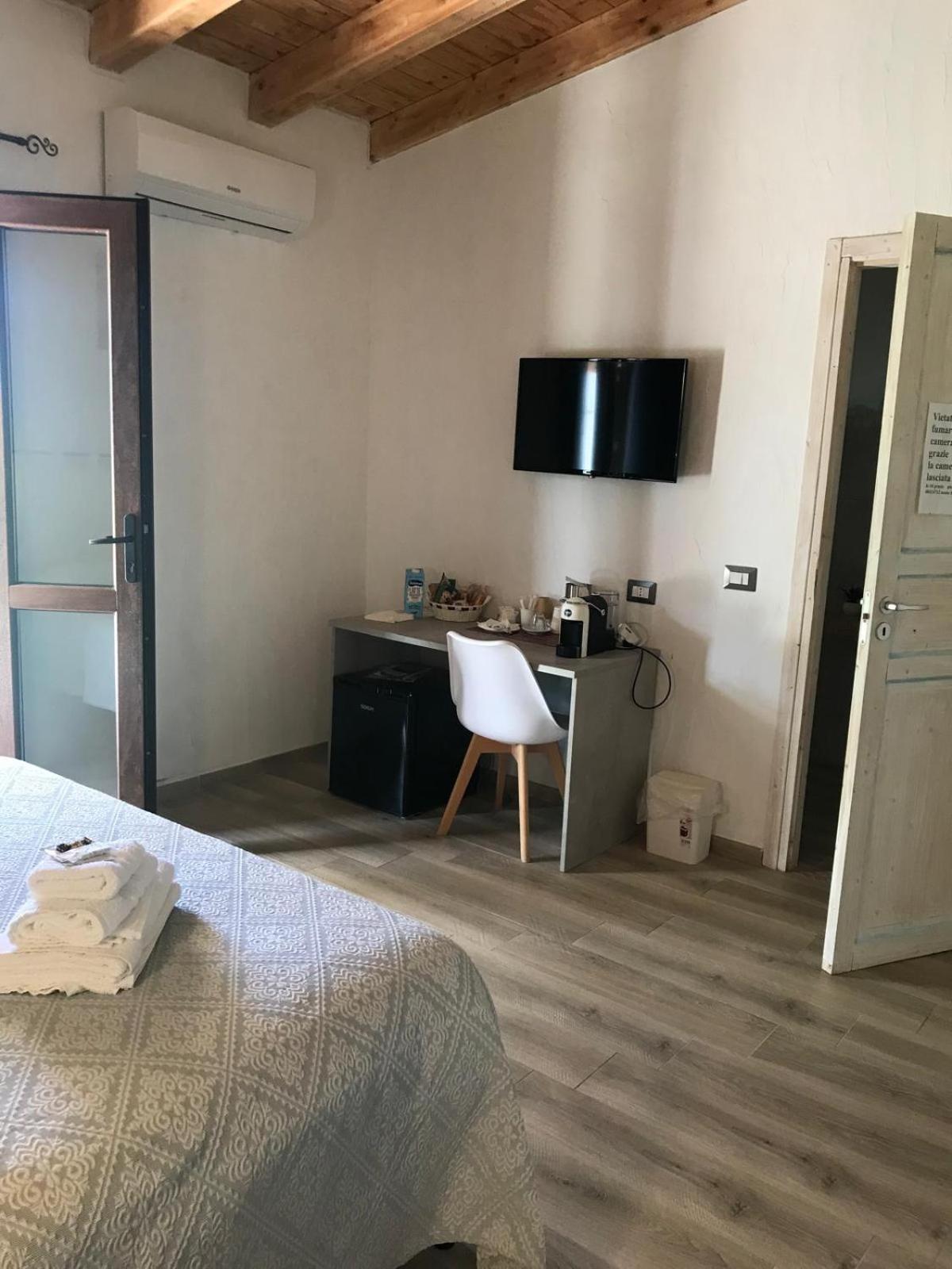Hotel La fragola in Campagna San Pantaleo Esterno foto
