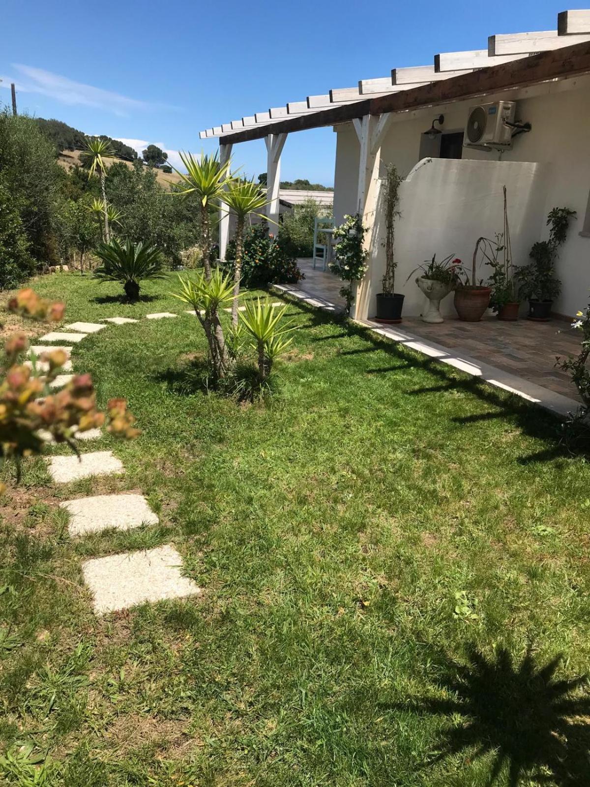 Hotel La fragola in Campagna San Pantaleo Esterno foto
