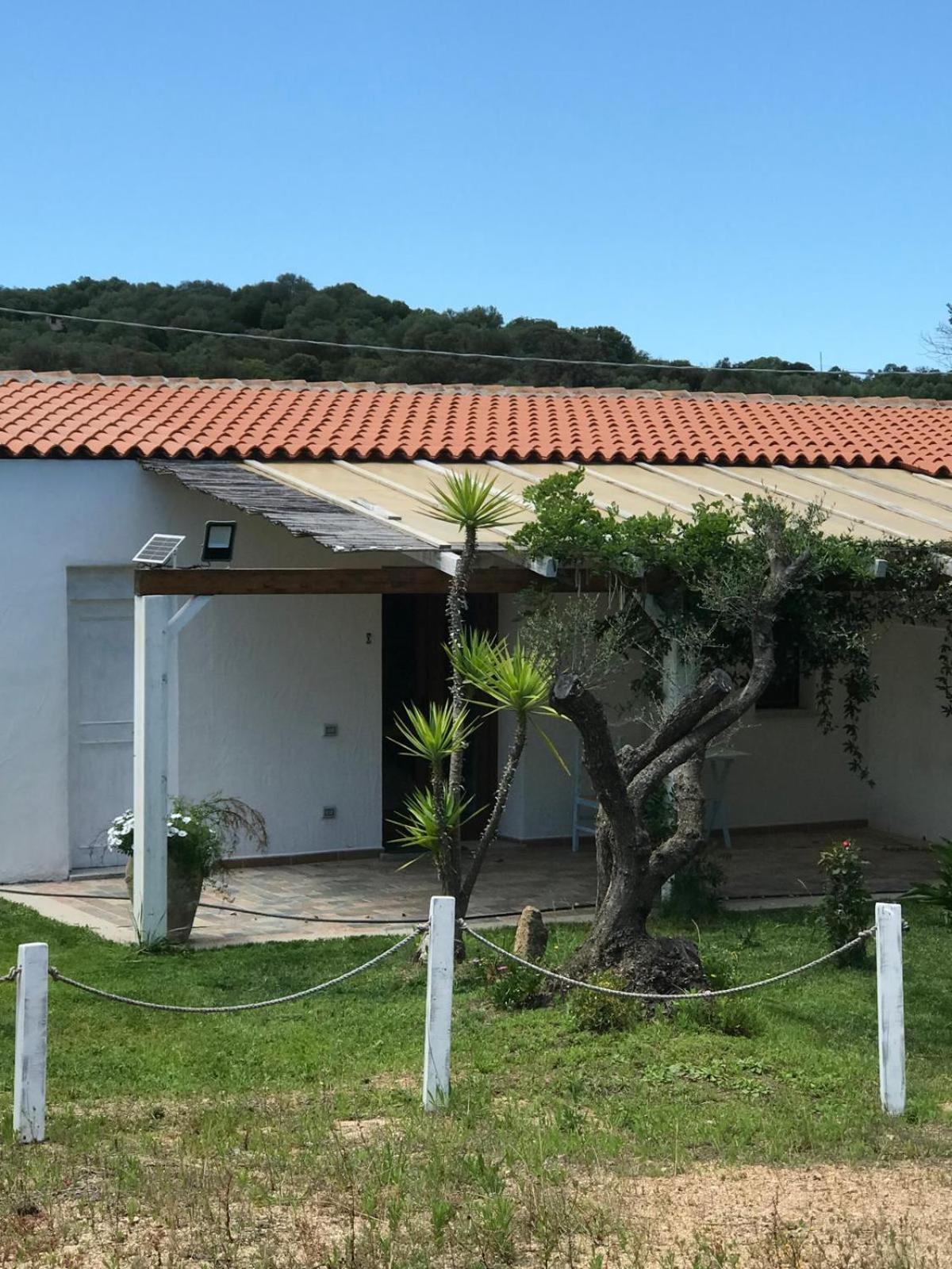 Hotel La fragola in Campagna San Pantaleo Esterno foto